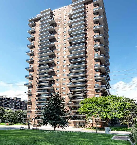 70 Park Street E #906