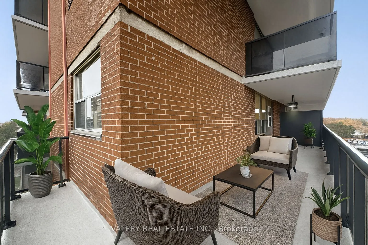 70 Park Street E #906