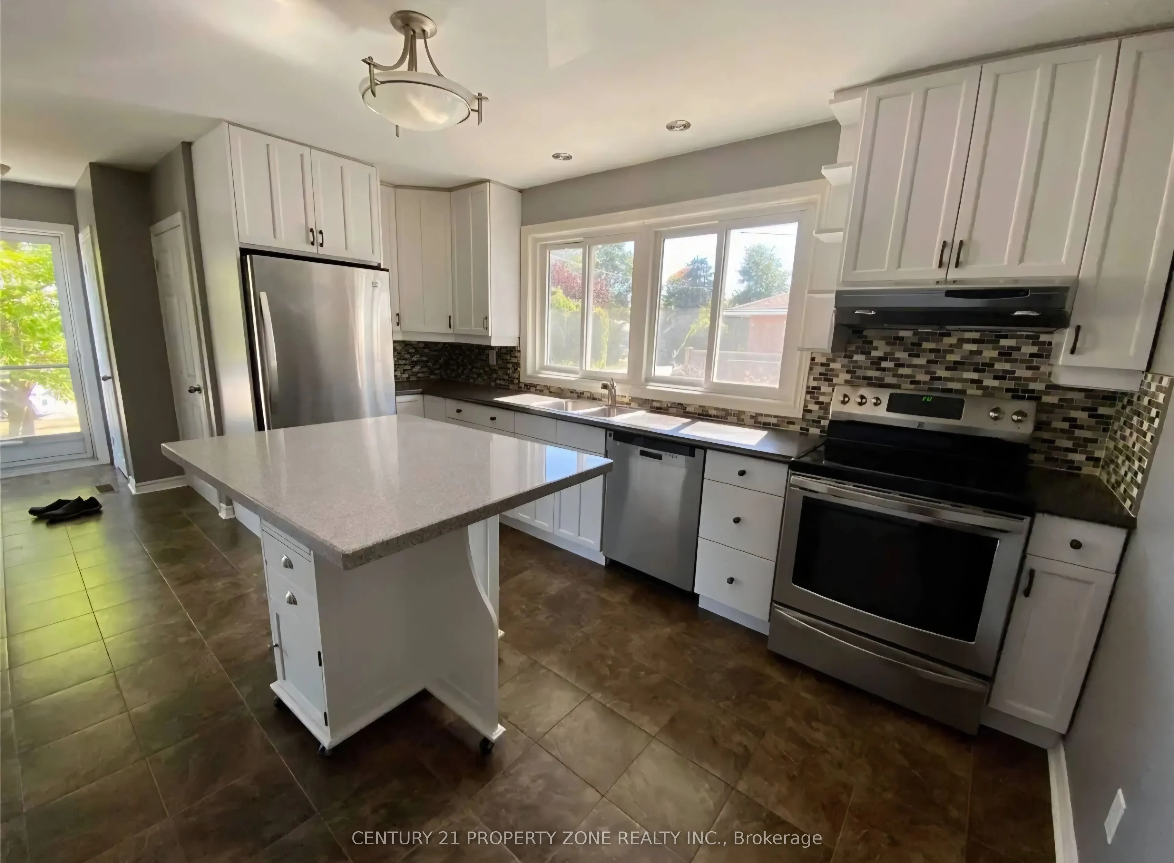5439 Cornwall Crescent