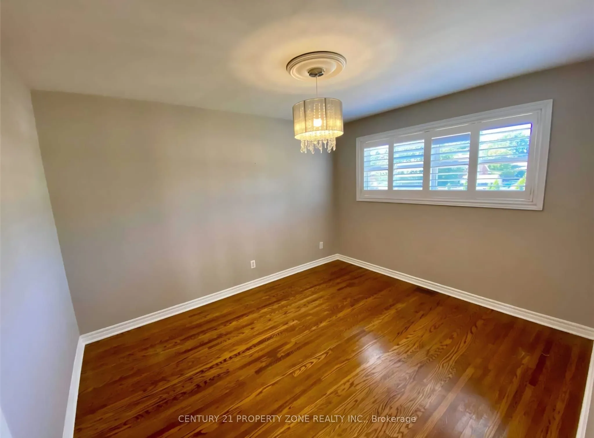 5439 Cornwall Crescent