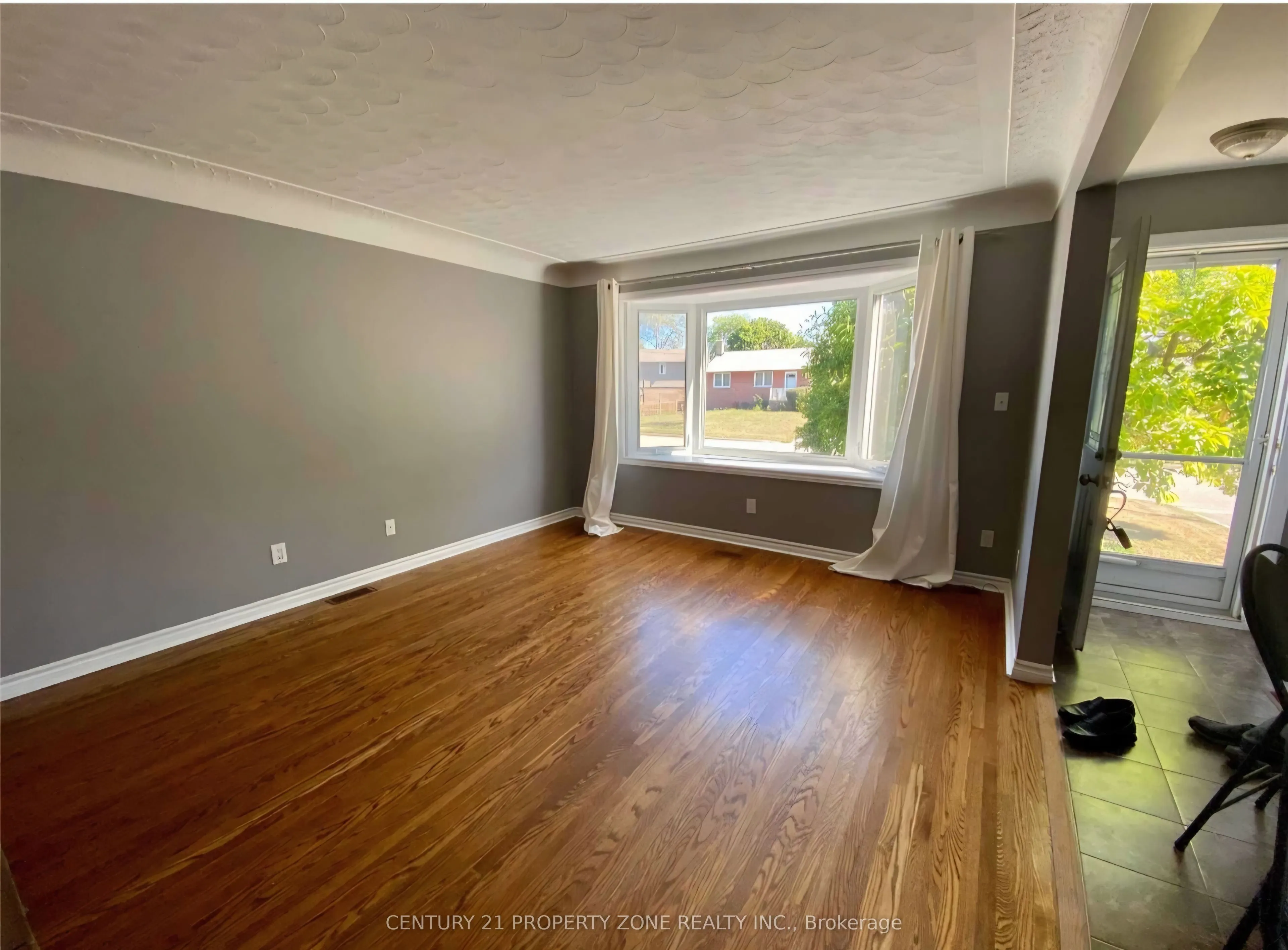 5439 Cornwall Crescent