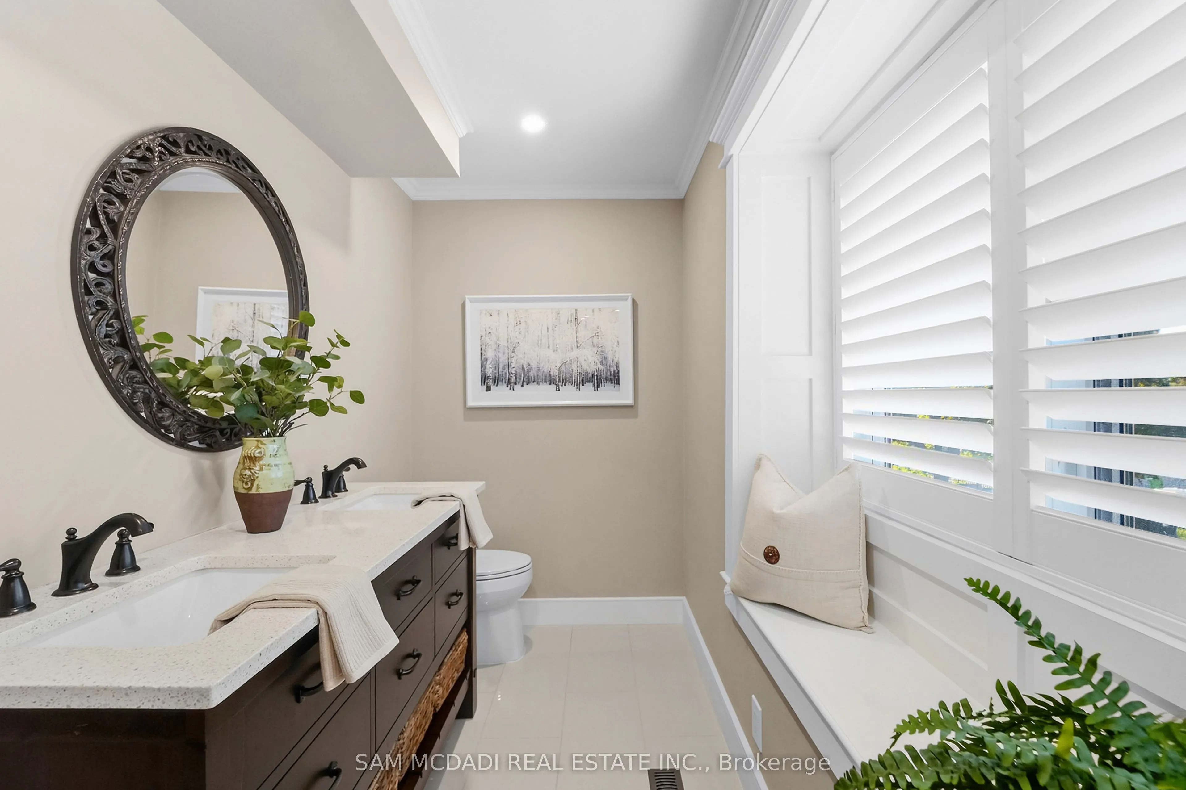 21 Kenninghall Boulevard