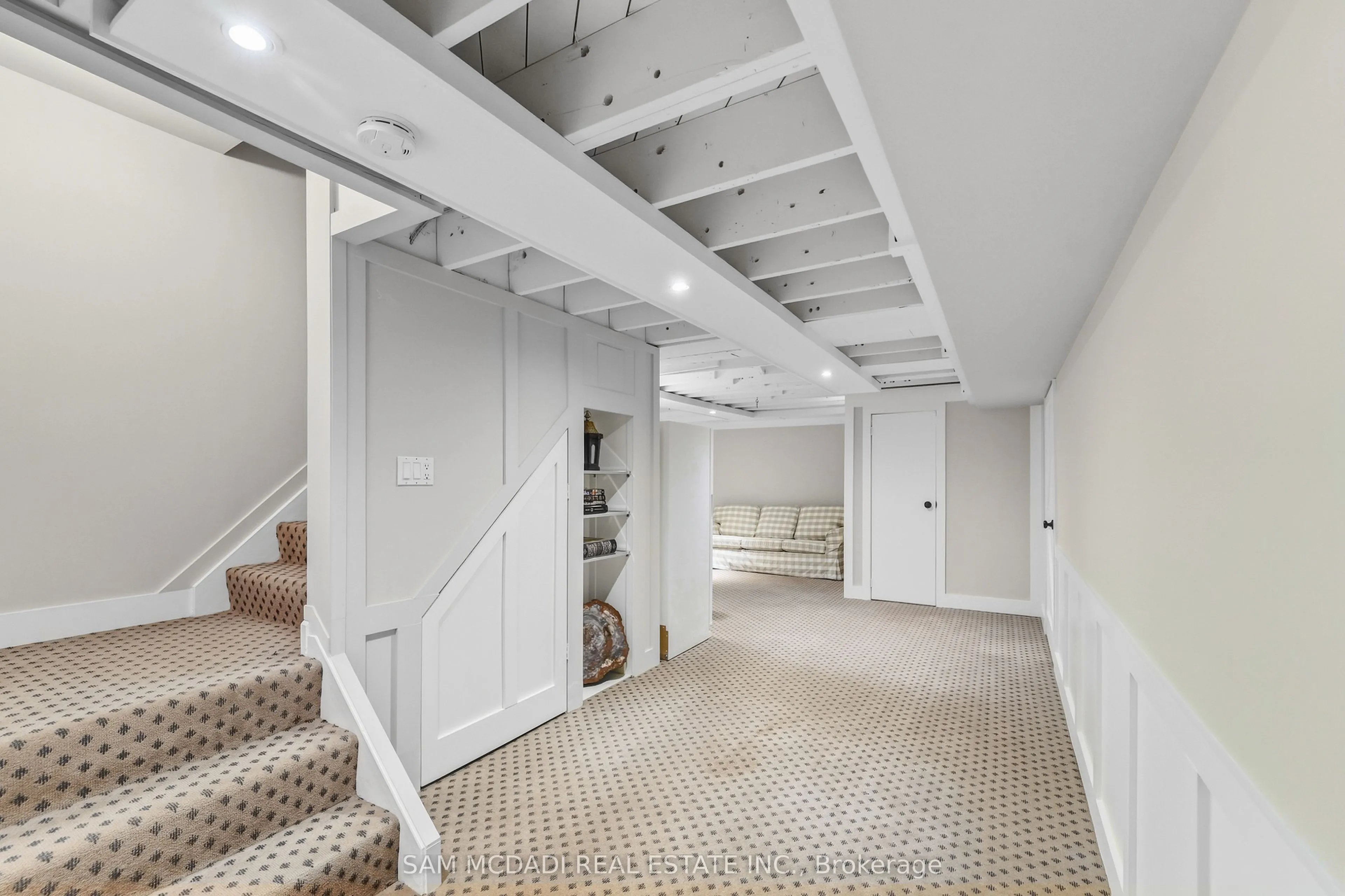 21 Kenninghall Boulevard