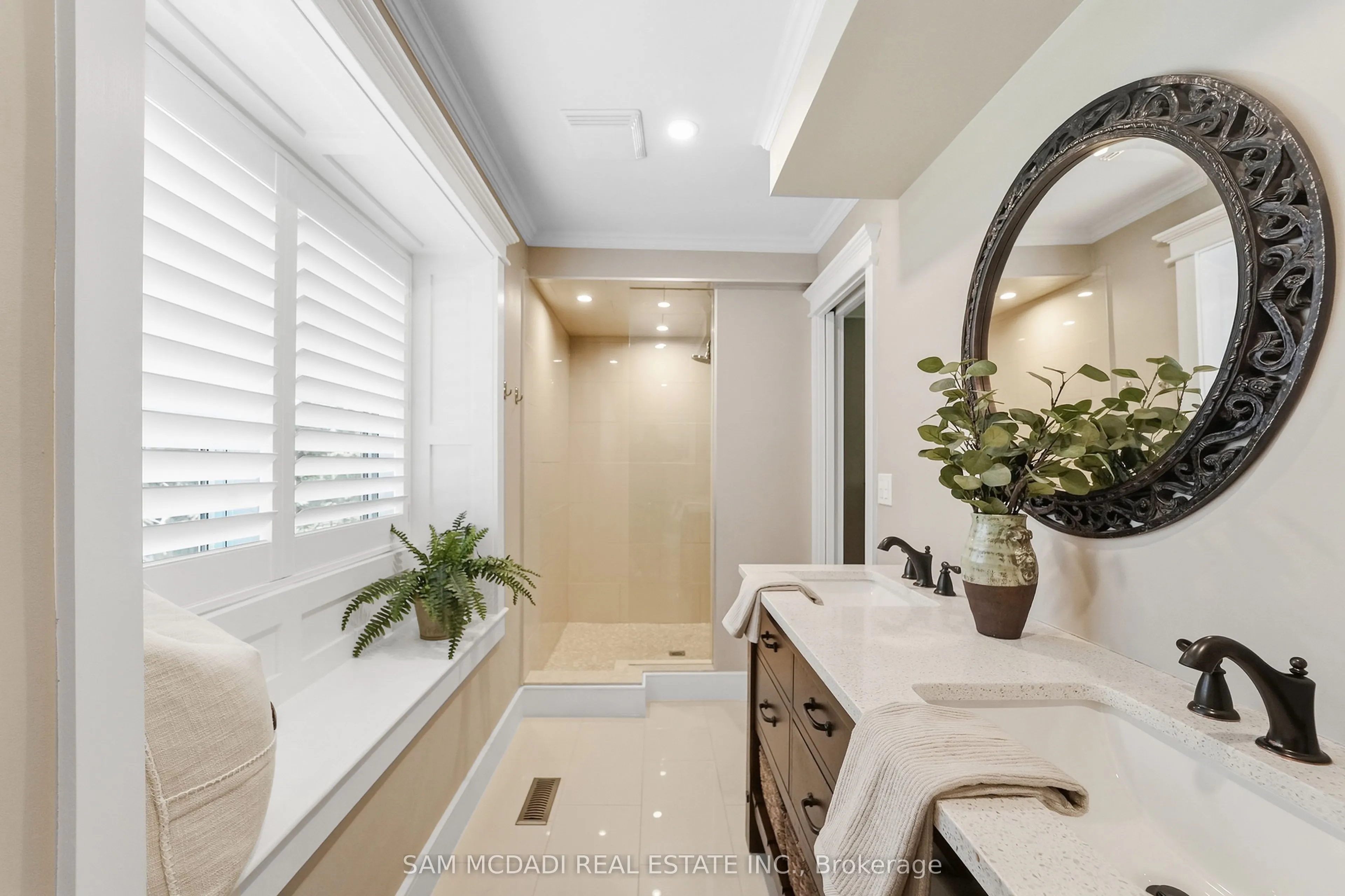 21 Kenninghall Boulevard