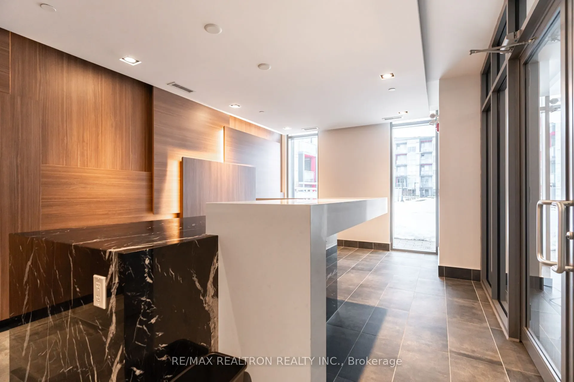 5260 Dundas Street N #C401