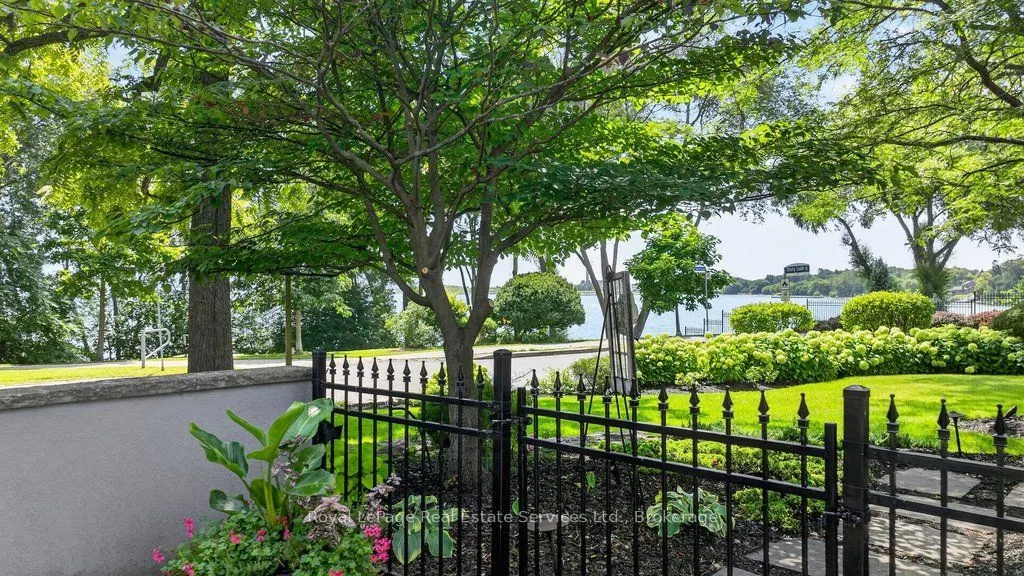 300 Lake Promenade