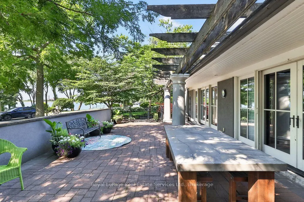300 Lake Promenade