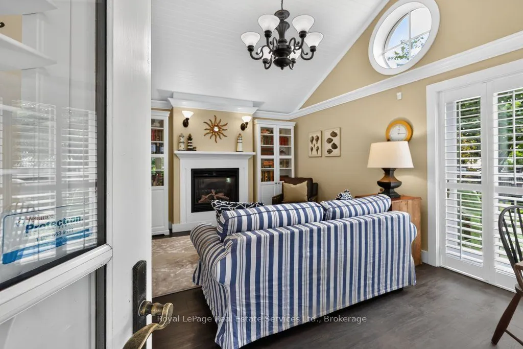 300 Lake Promenade