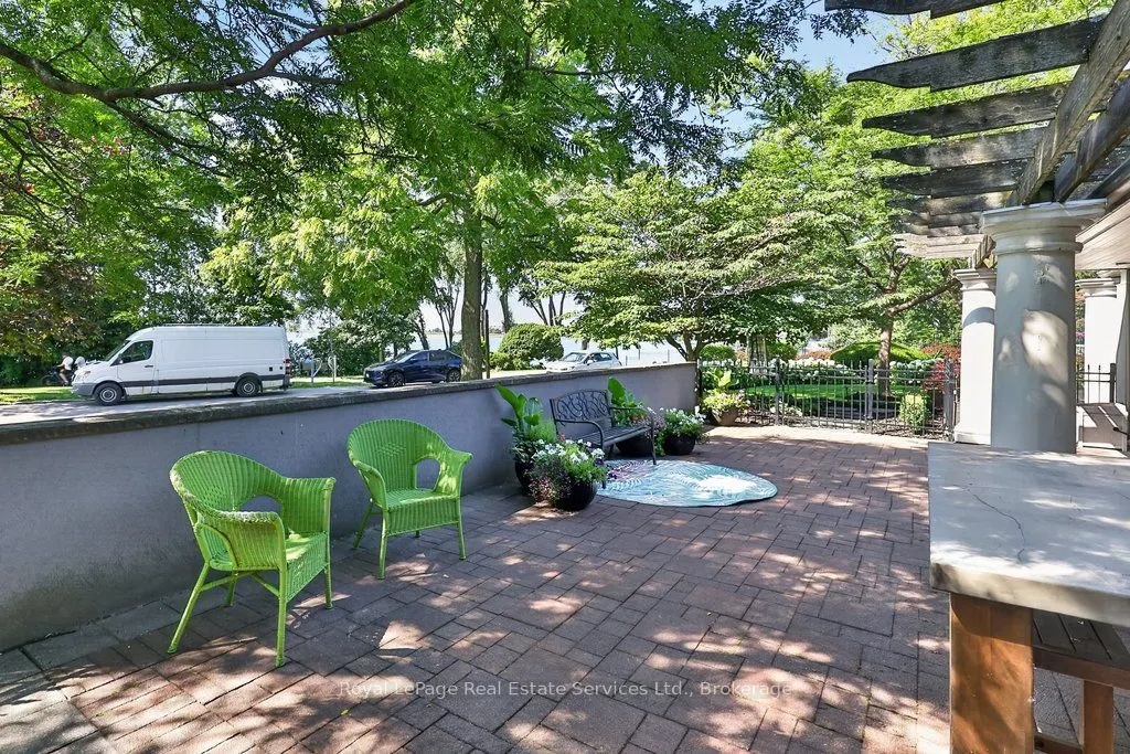 300 Lake Promenade