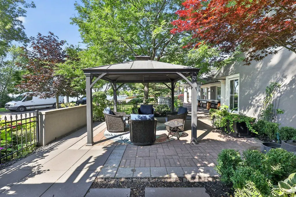300 Lake Promenade