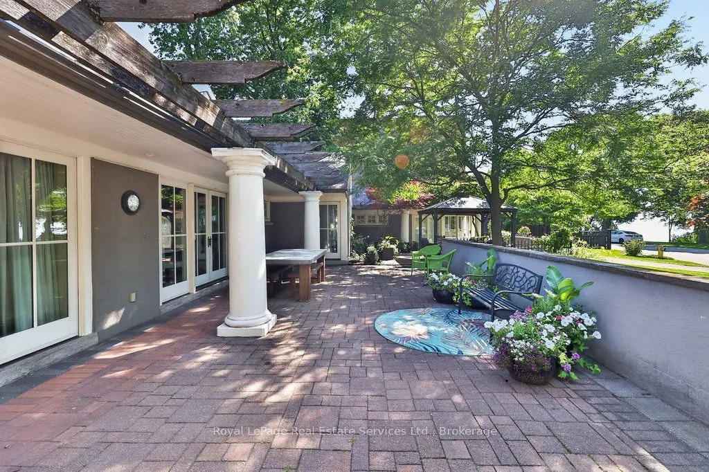 300 Lake Promenade