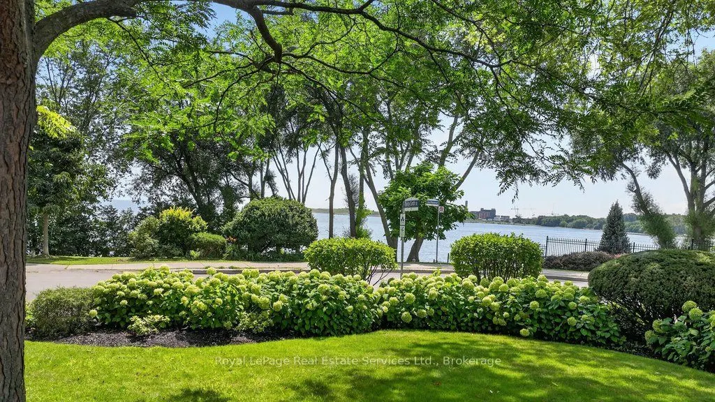 300 Lake Promenade