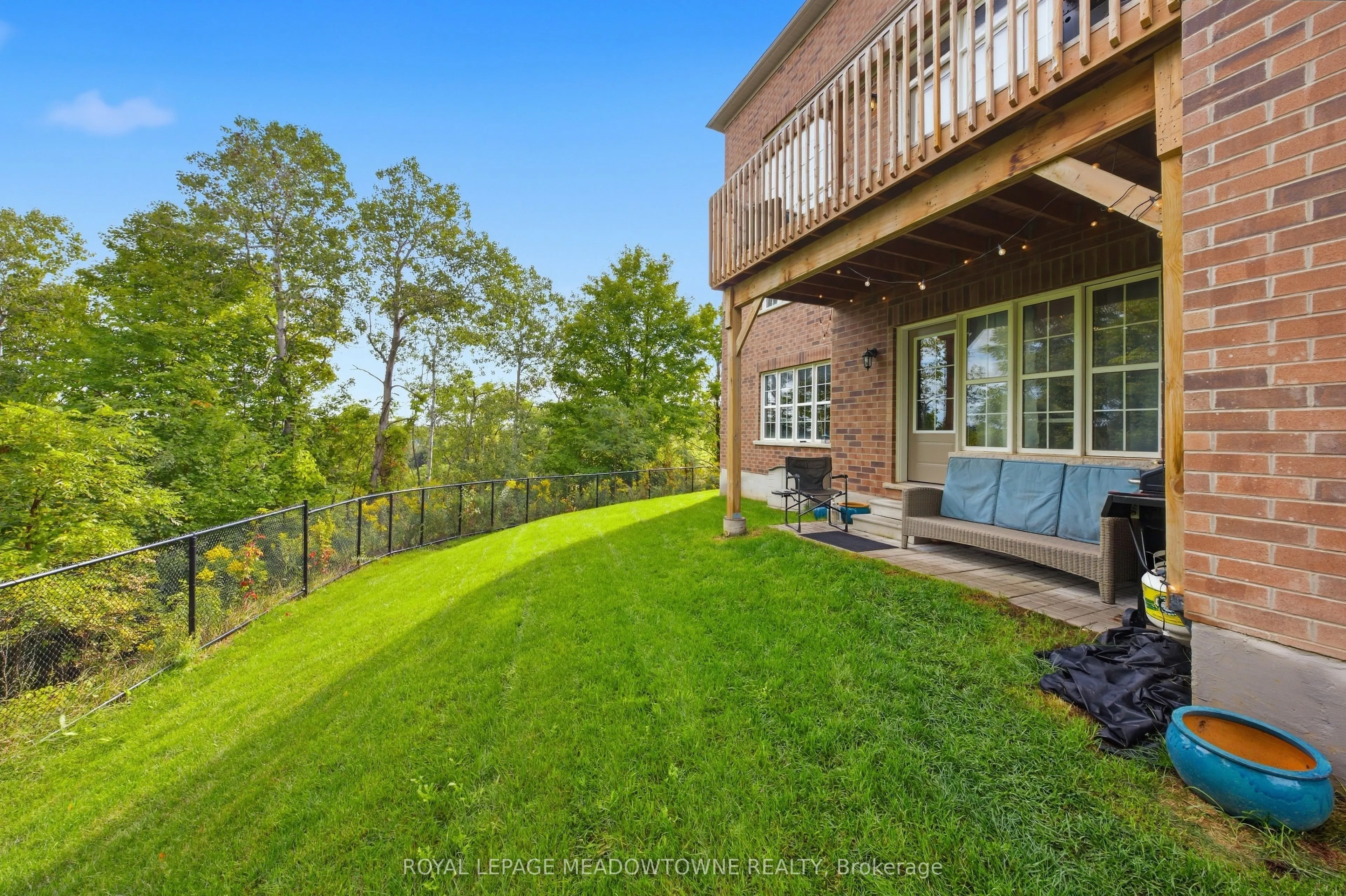 8 J B Robson Court