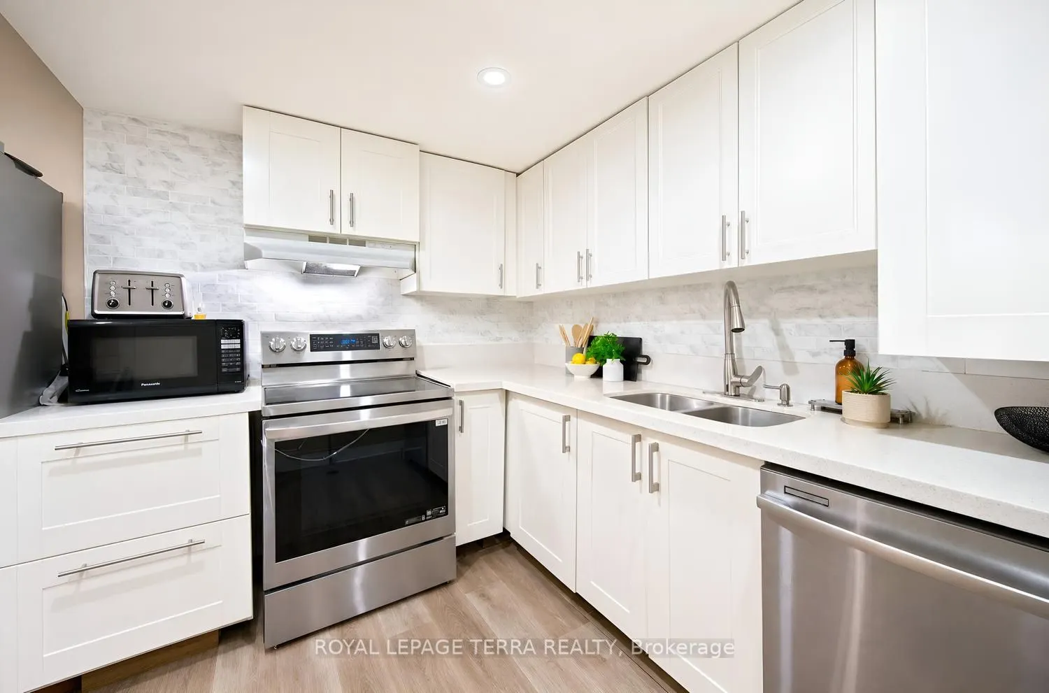 1571 Lewisham Drive
