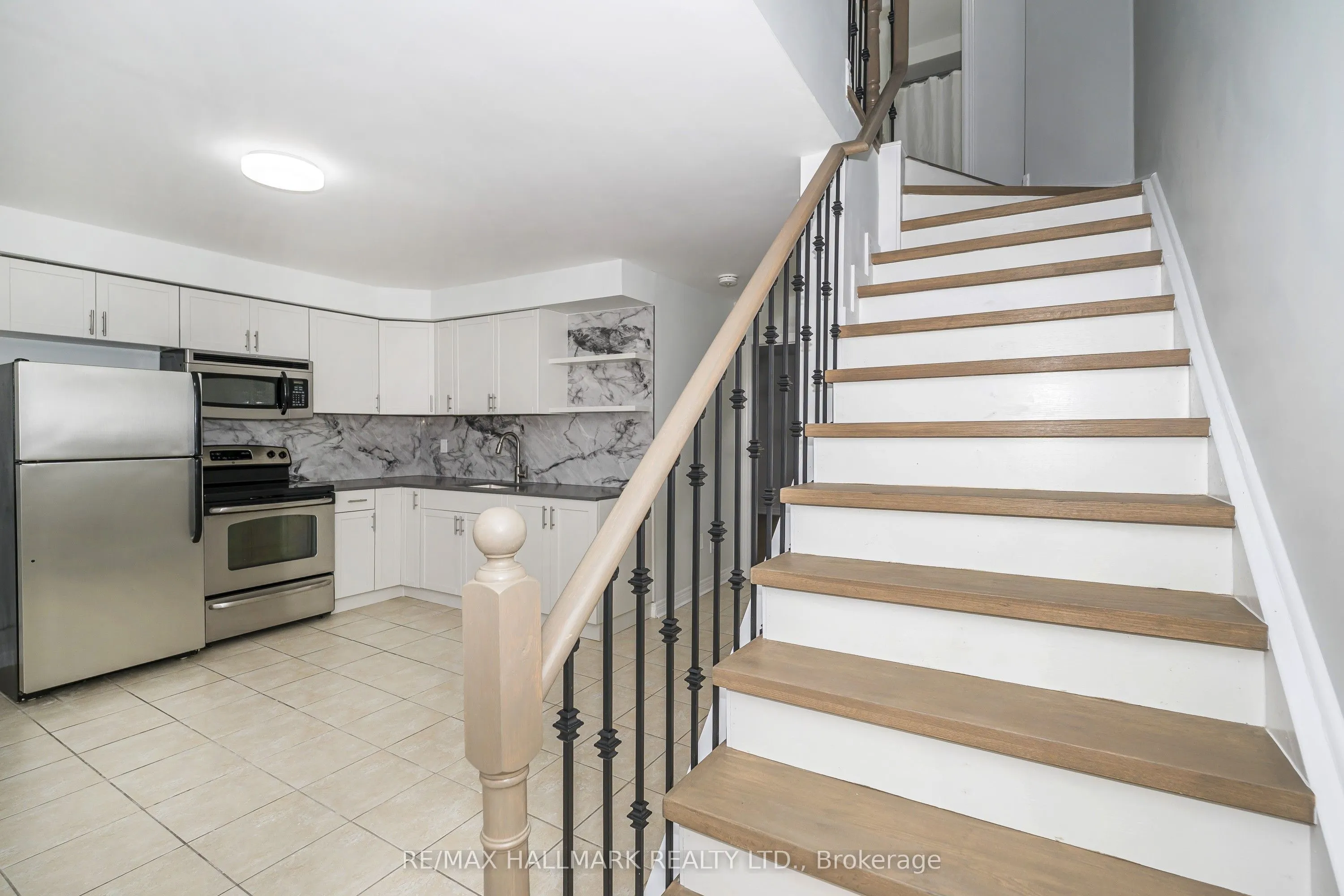 125 Viella Street #UPPER