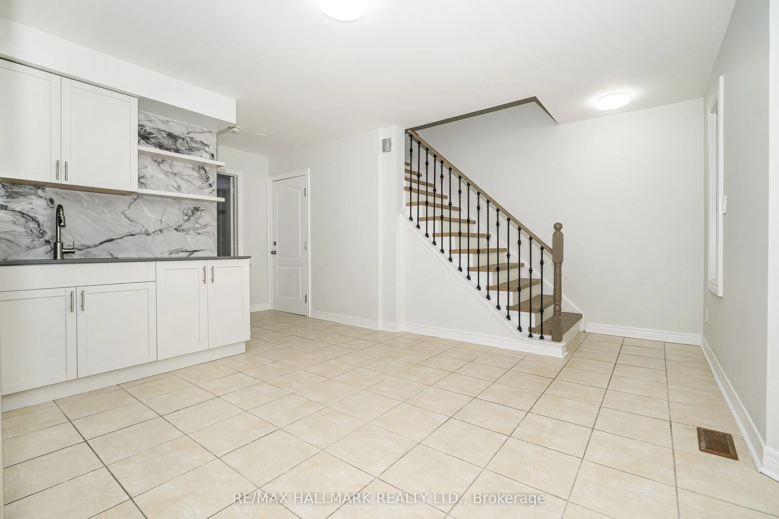125 Viella Street #UPPER