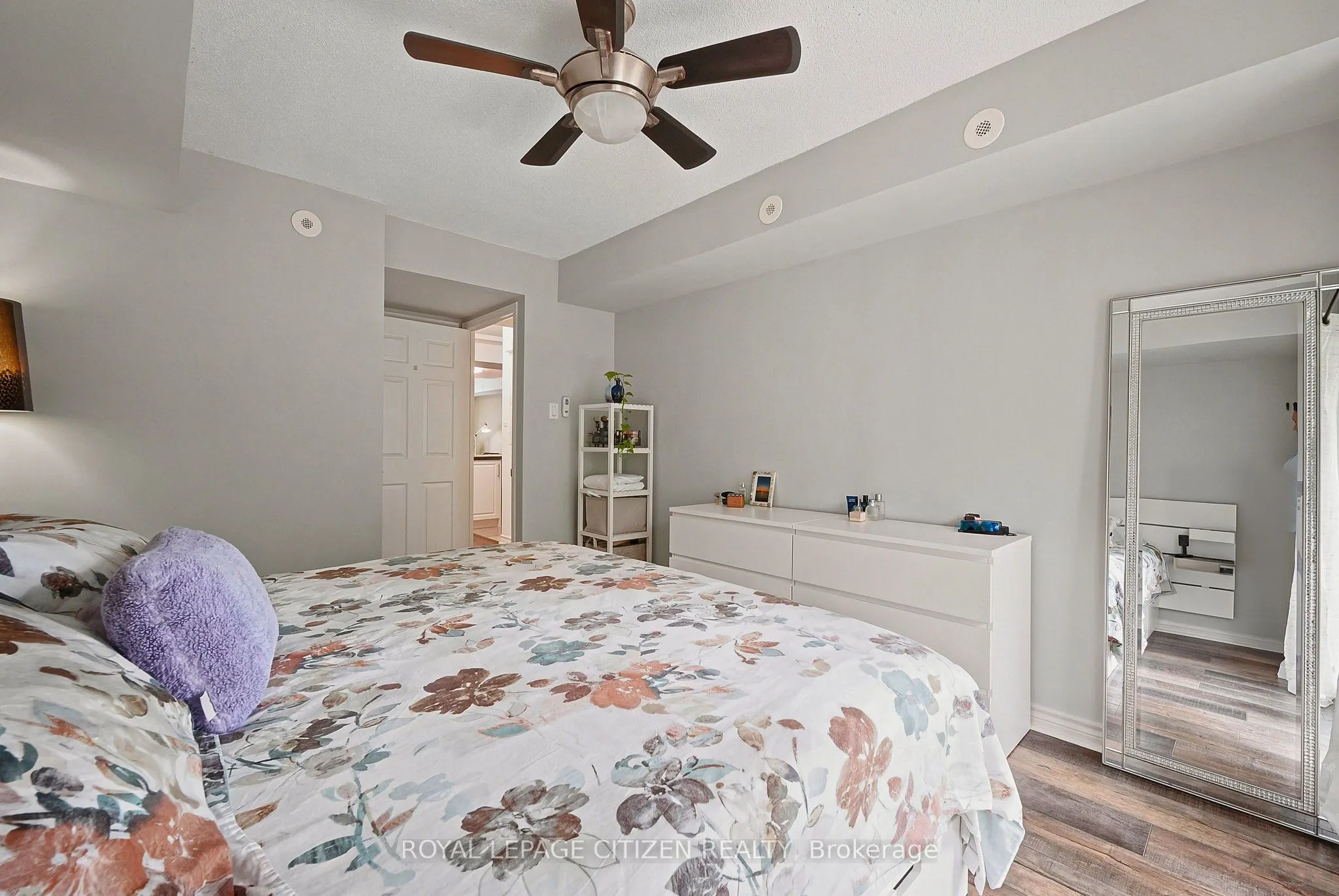 75 George Appleton Way #2048
