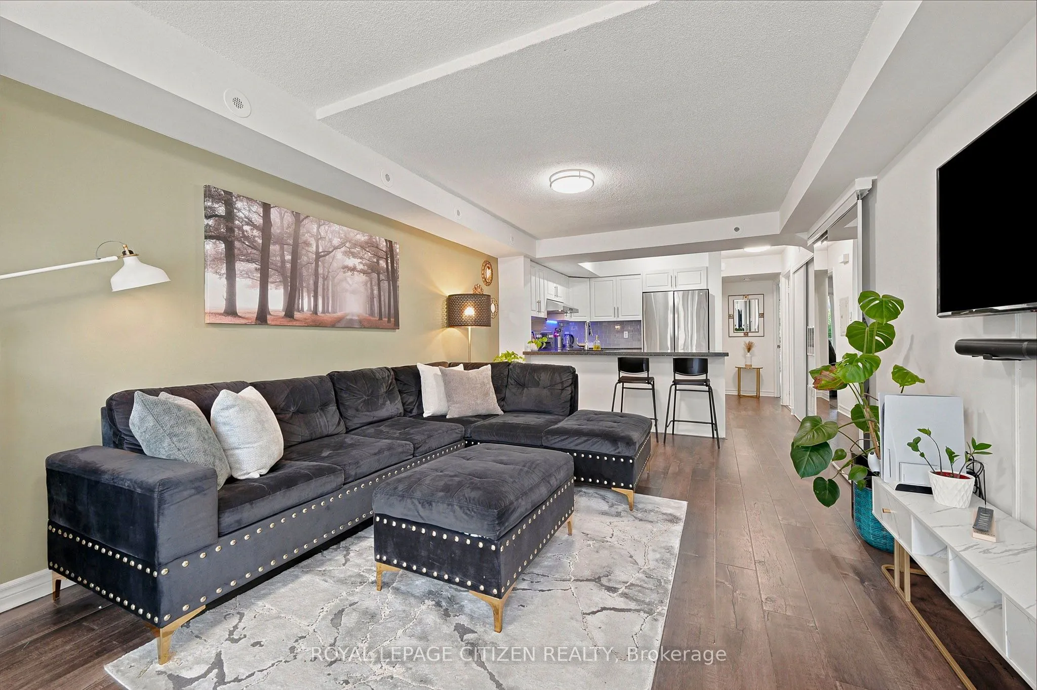 75 George Appleton Way #2048