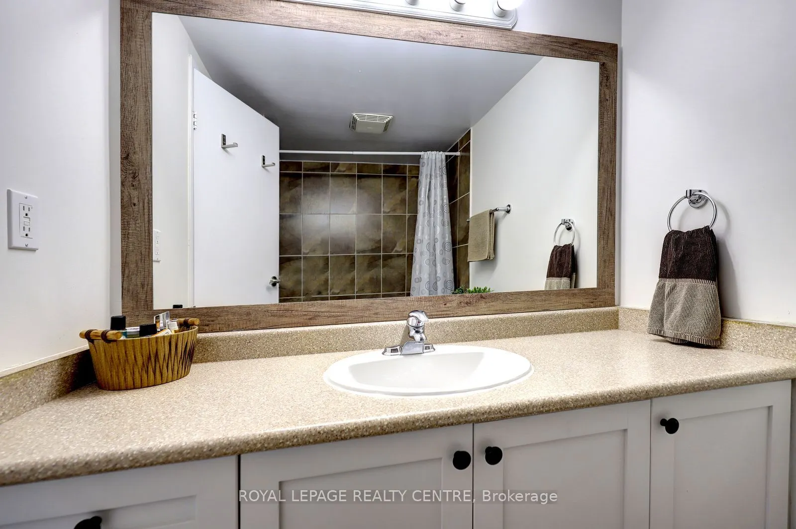 1000 Cedarglen Gate #201