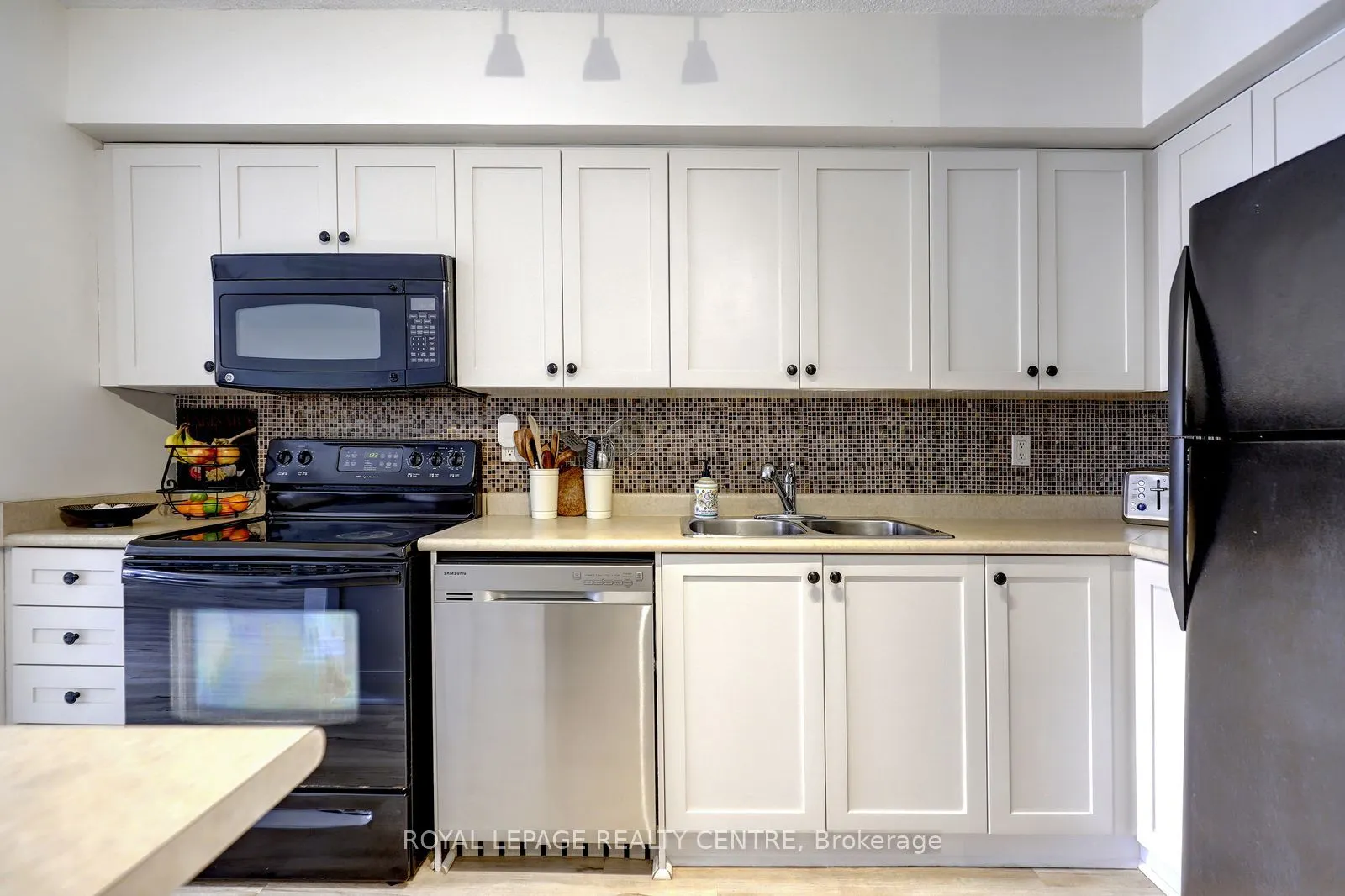 1000 Cedarglen Gate #201