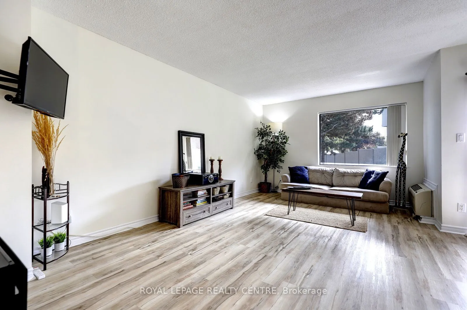 1000 Cedarglen Gate #201