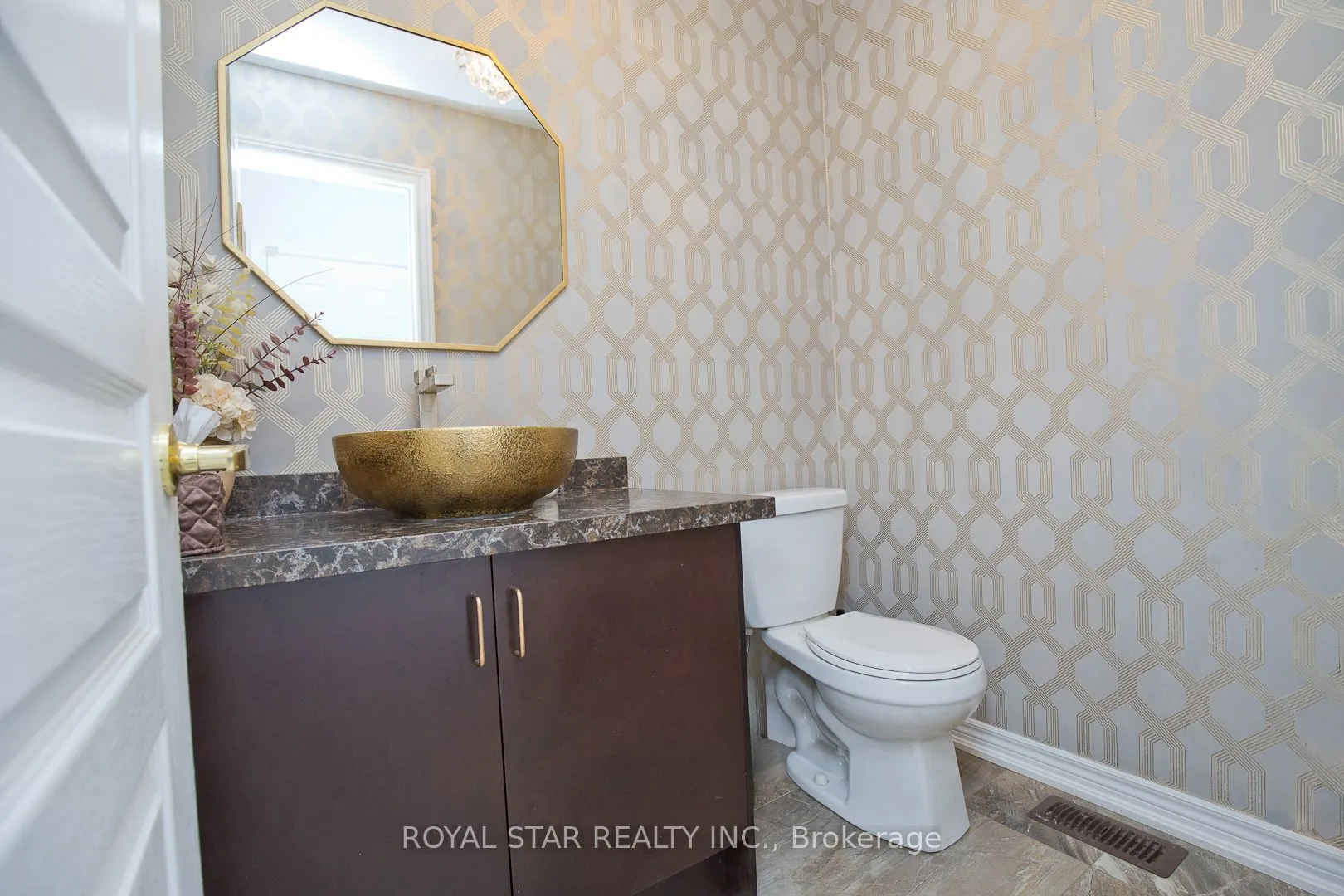 4 Berkwood Hollow