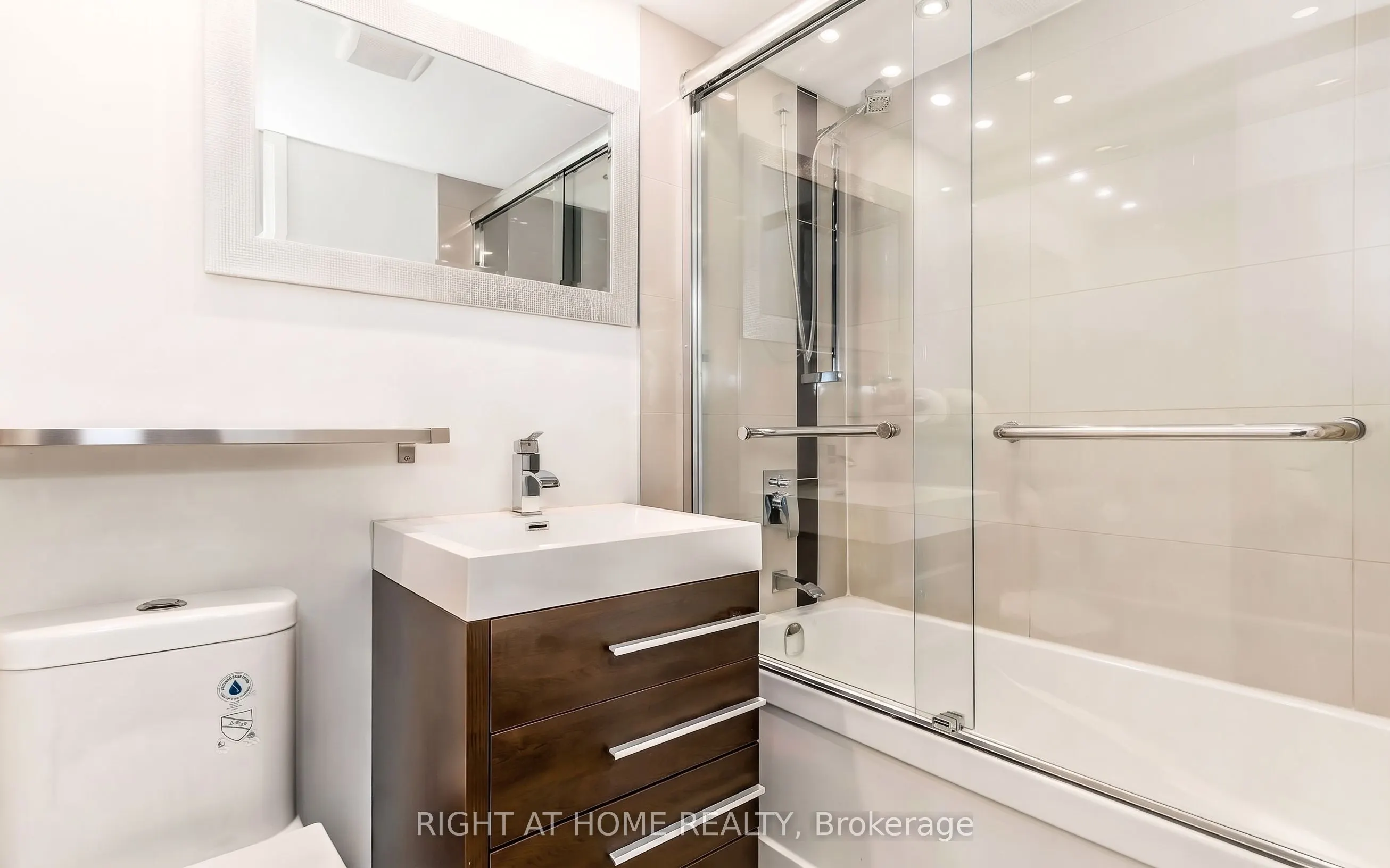 1300 Mississauga Valley Boulevard #305