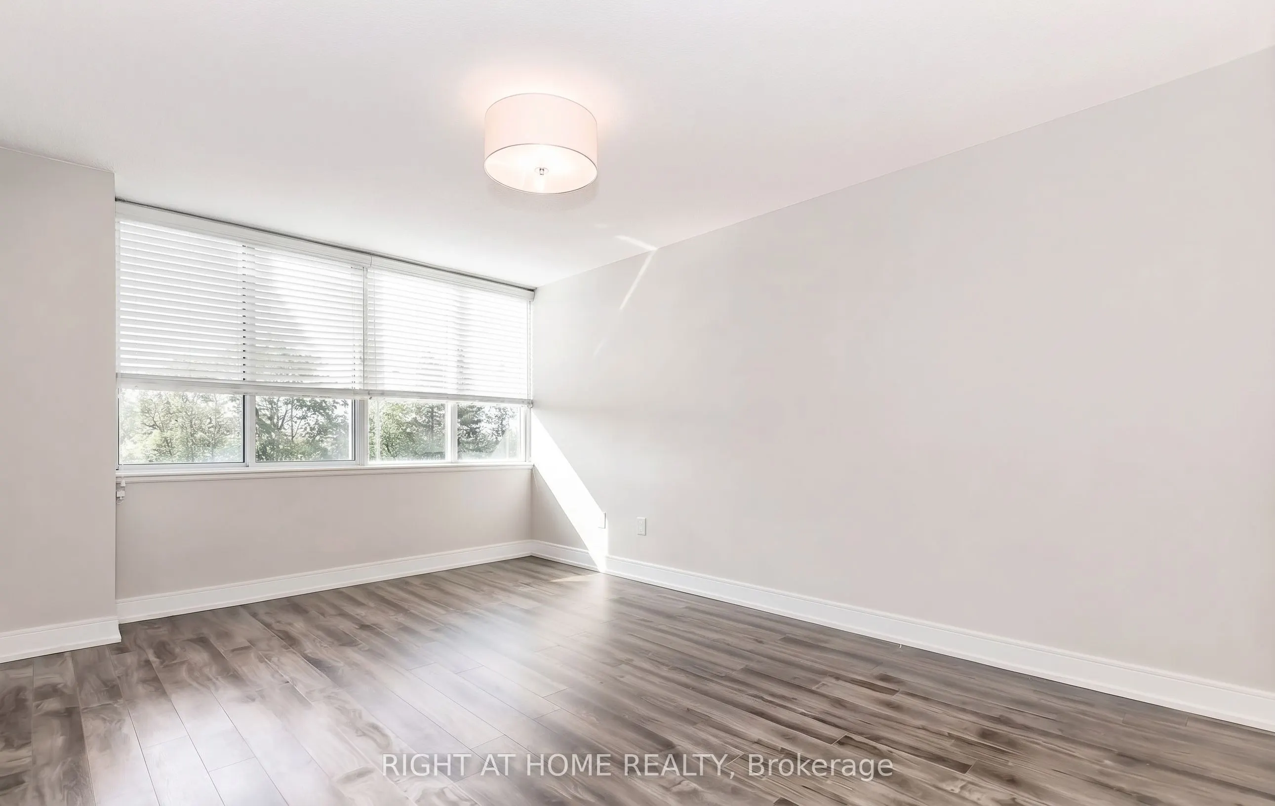 1300 Mississauga Valley Boulevard #305