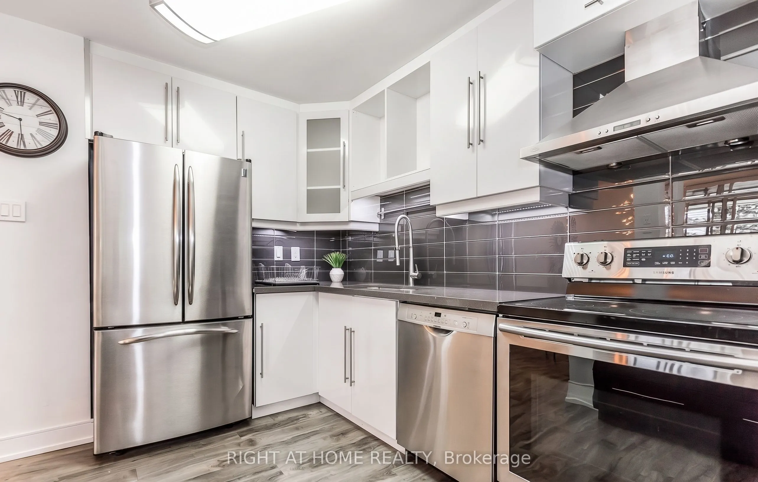 1300 Mississauga Valley Boulevard #305
