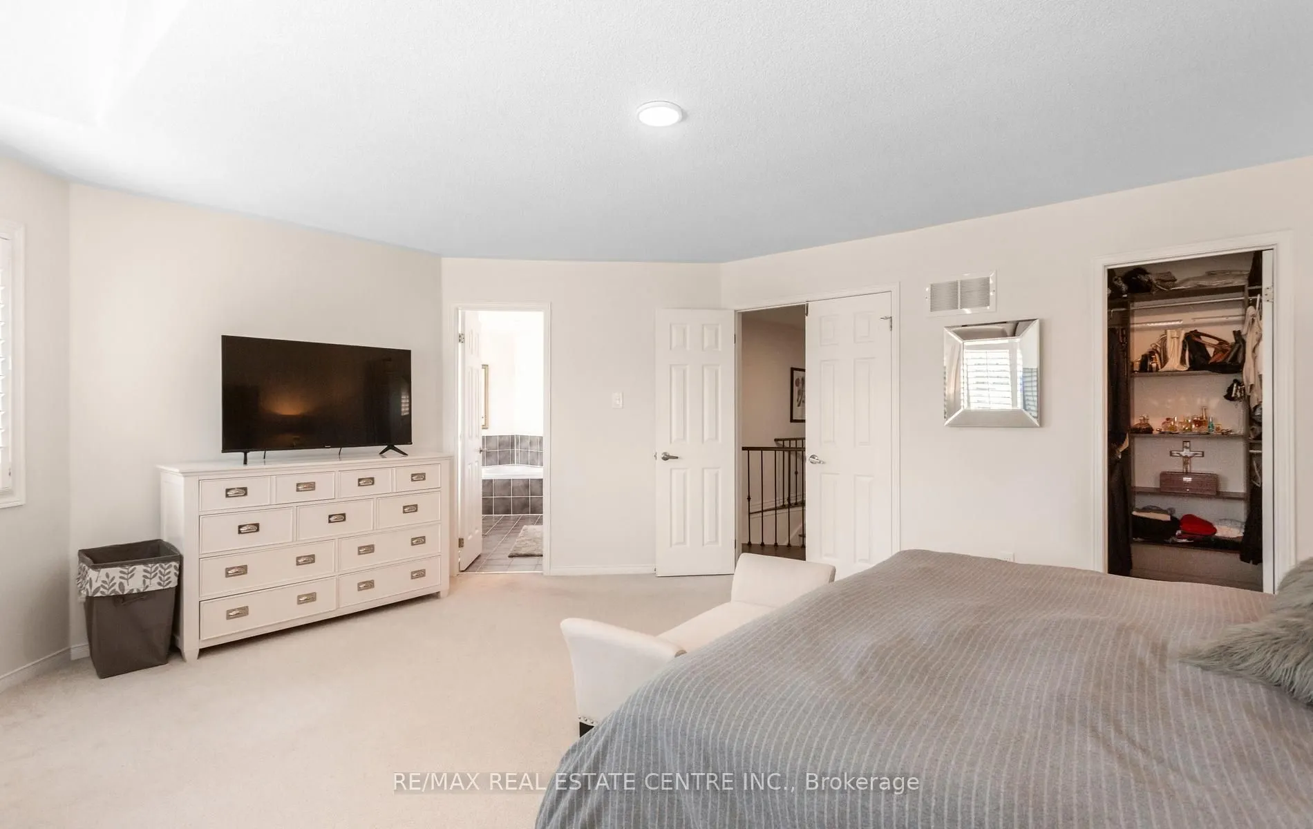 40 Hepburn Crescent N