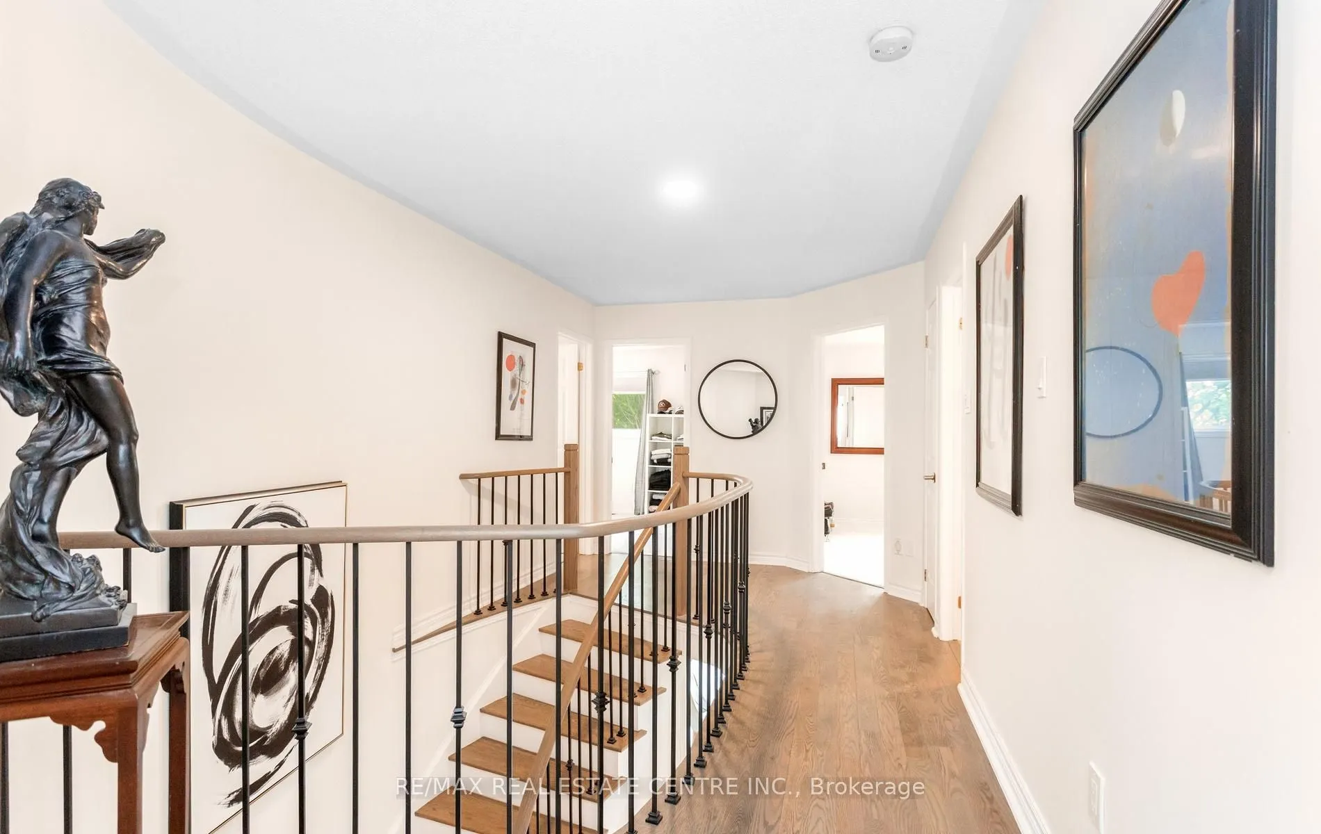 40 Hepburn Crescent N