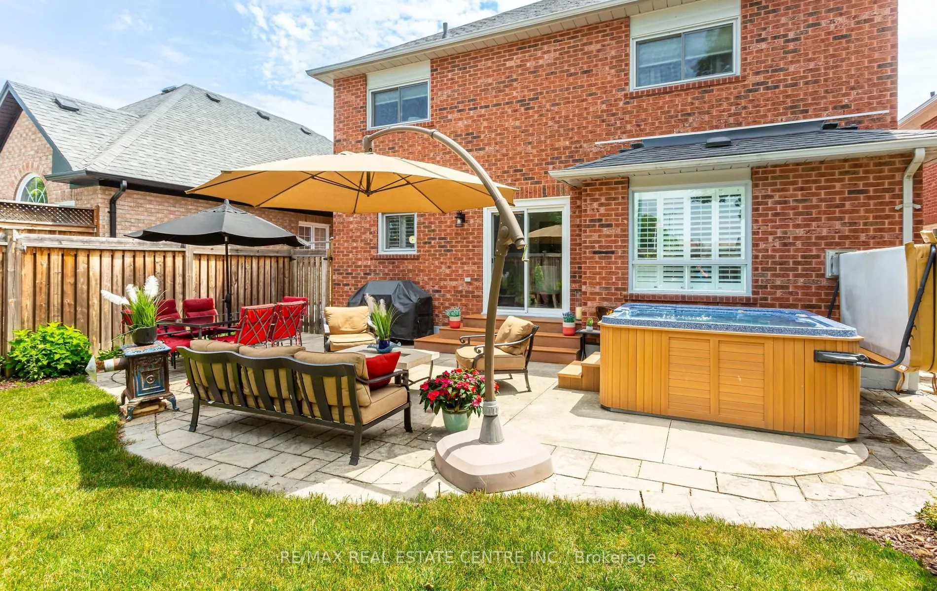 40 Hepburn Crescent N