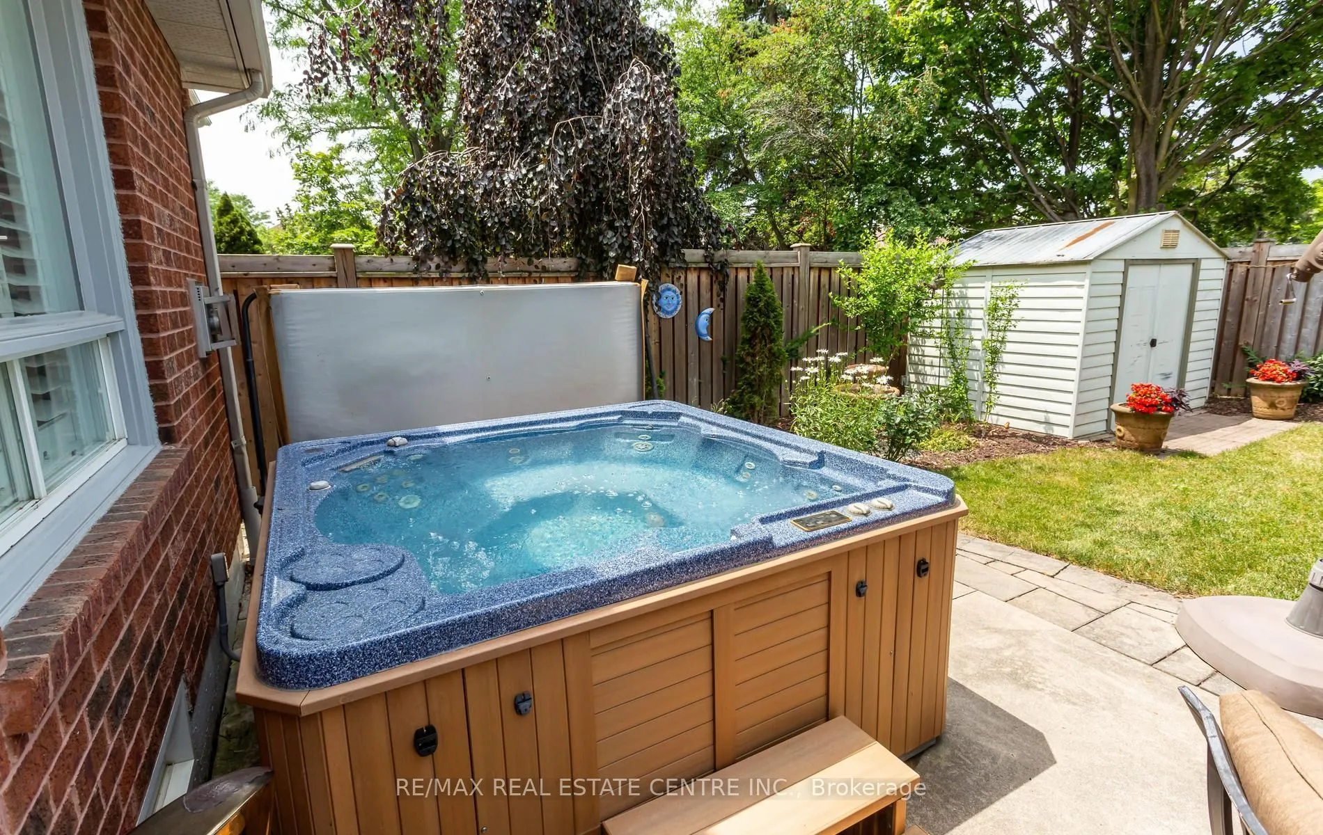40 Hepburn Crescent N