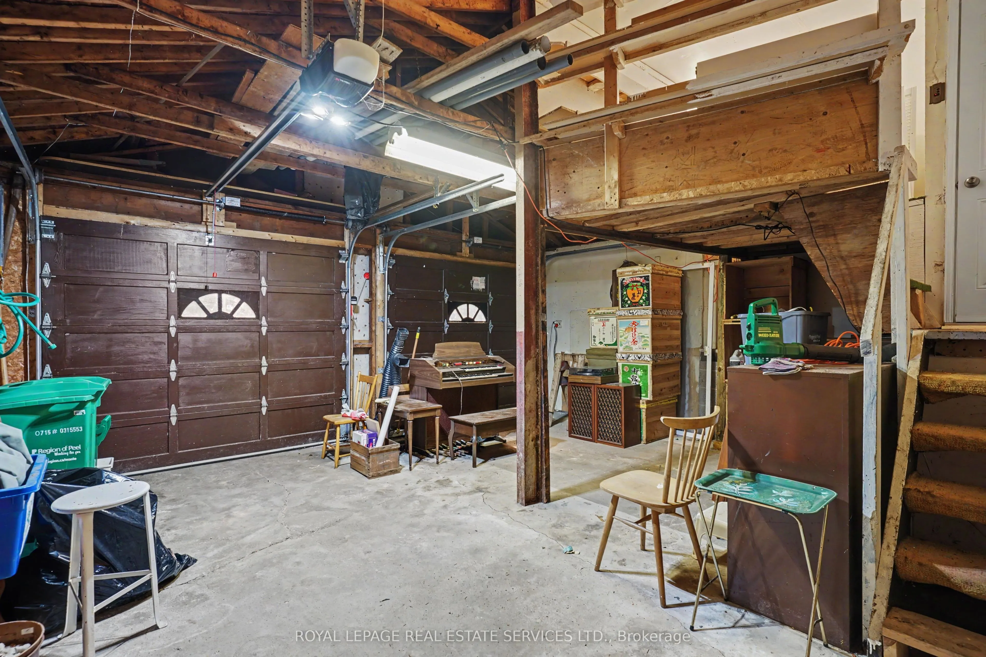 1577 Thompson Street