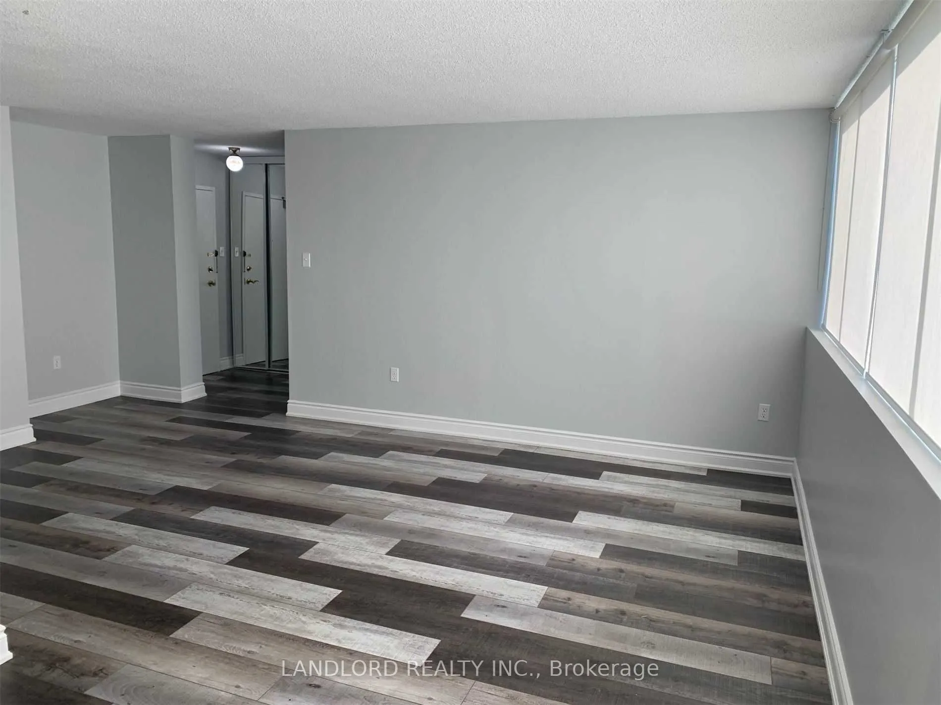 3590 Kaneff Crescent #405