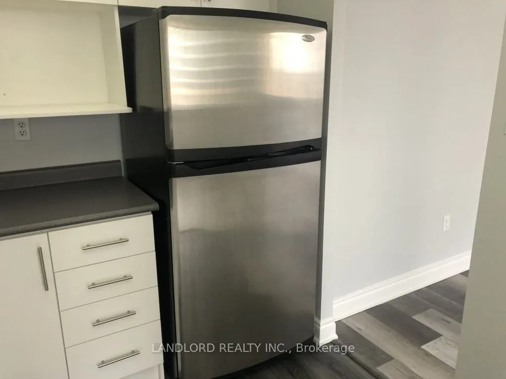 3590 Kaneff Crescent #405
