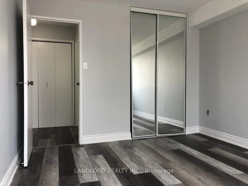 3590 Kaneff Crescent #405