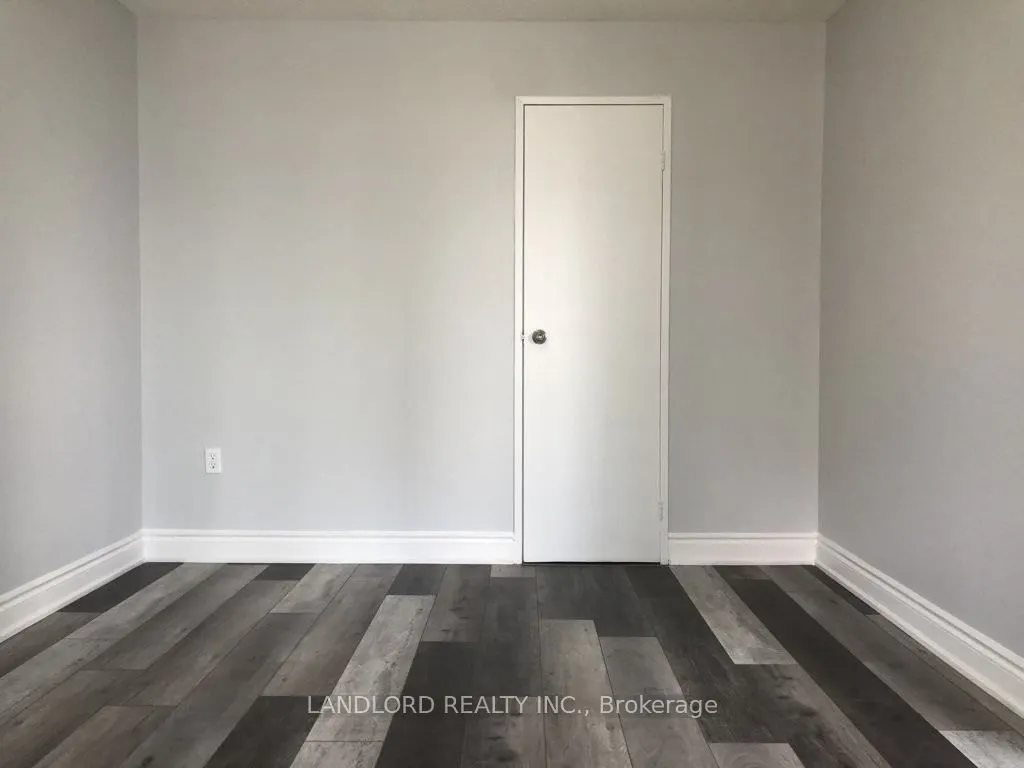 3590 Kaneff Crescent #405