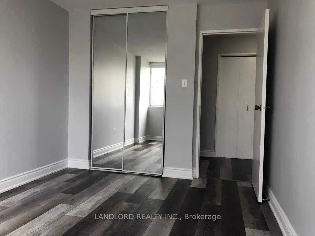3590 Kaneff Crescent #405