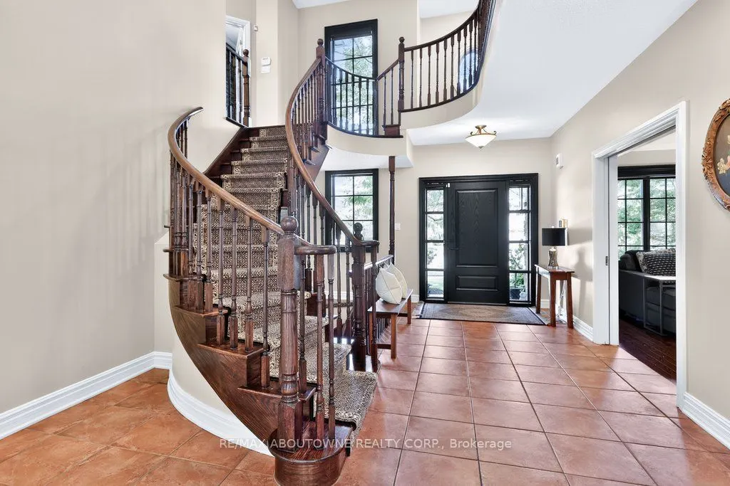 324 Oakridge Court
