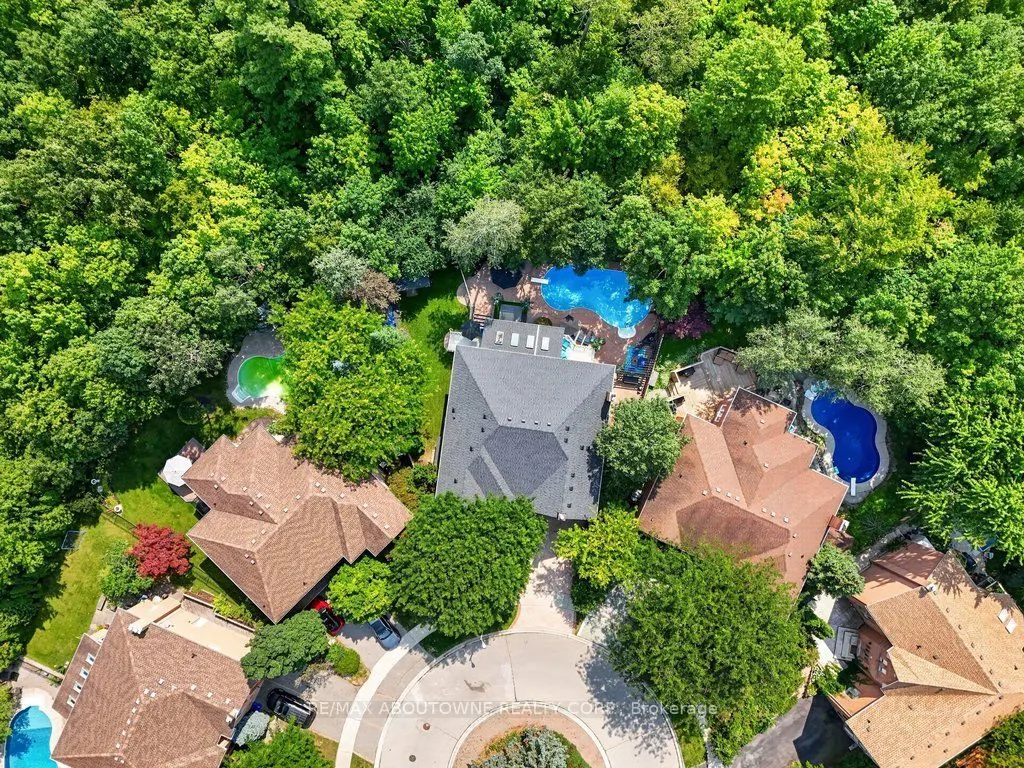 324 Oakridge Court