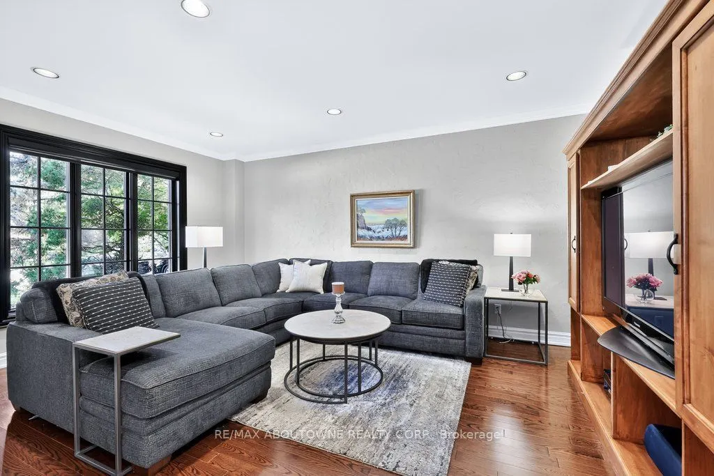 324 Oakridge Court