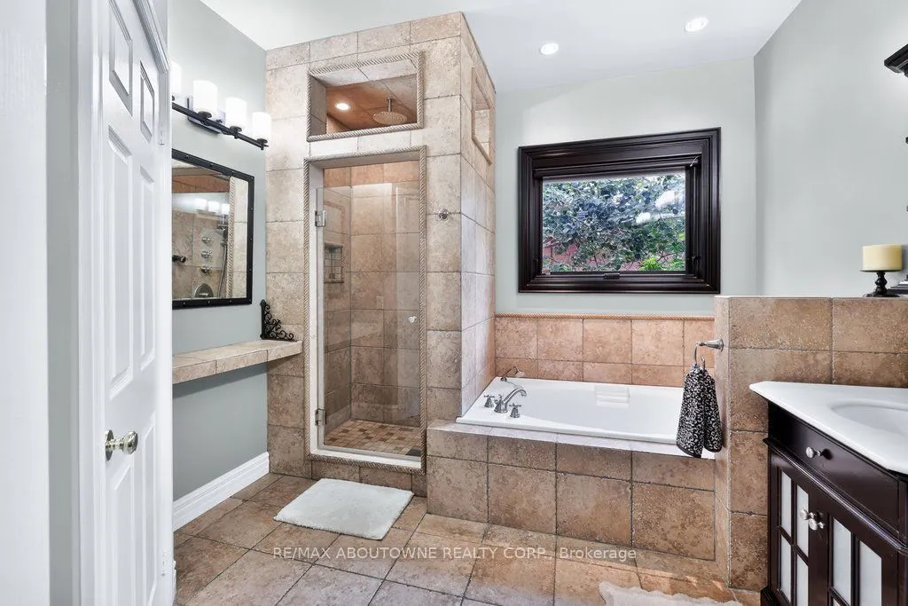 324 Oakridge Court