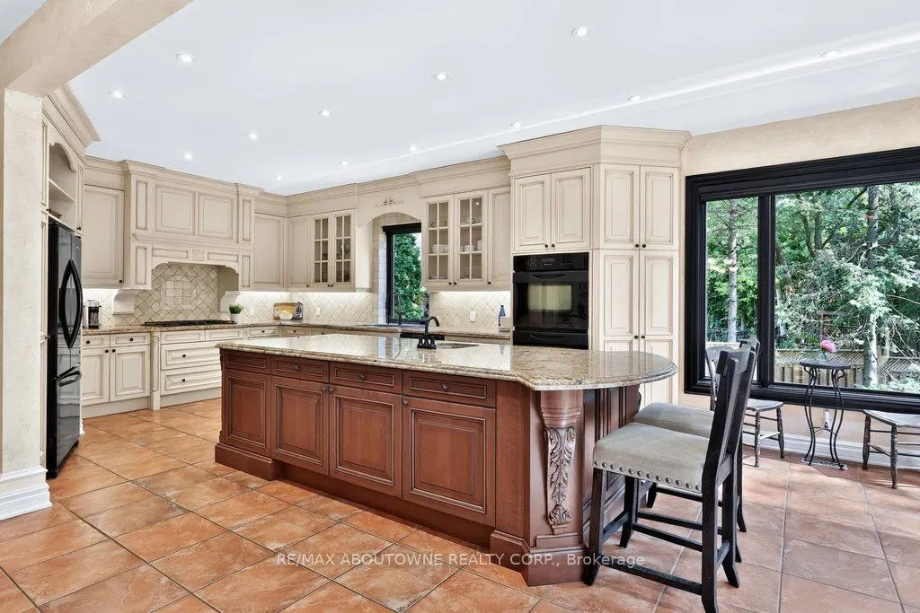 324 Oakridge Court