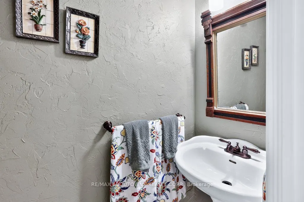 324 Oakridge Court