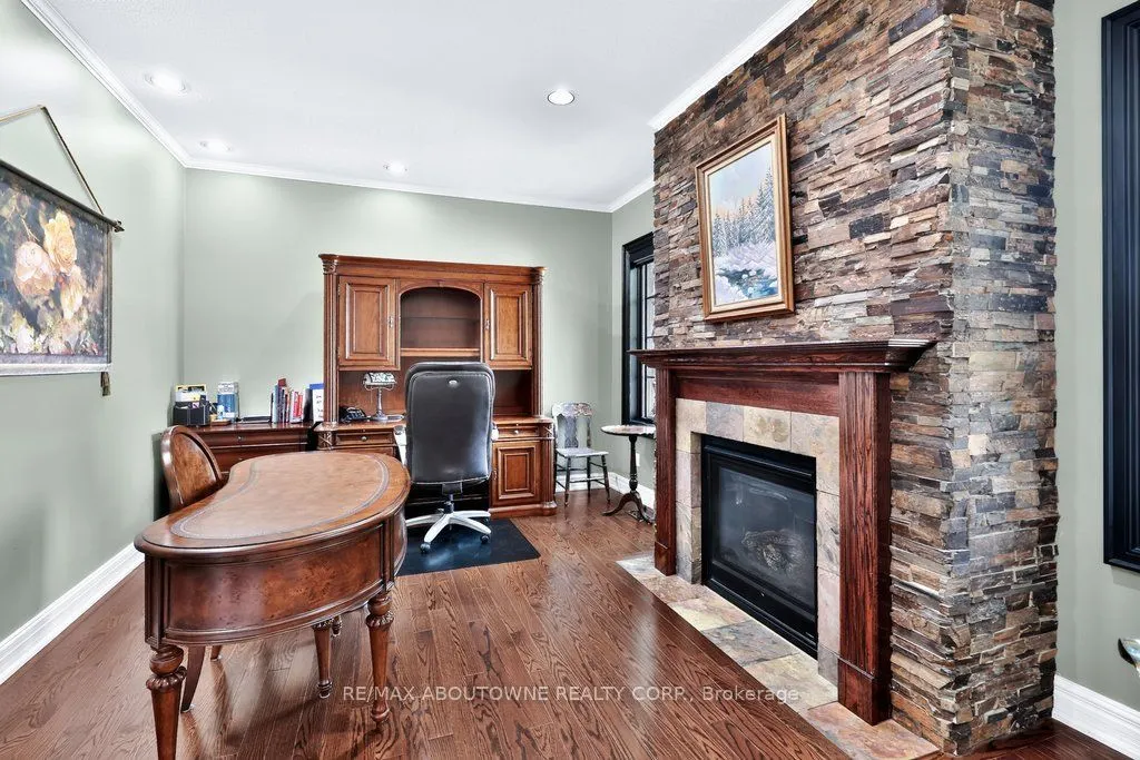 324 Oakridge Court