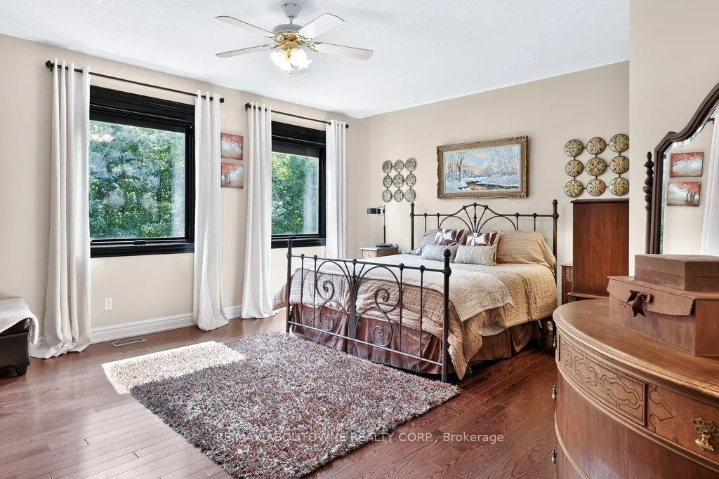 324 Oakridge Court