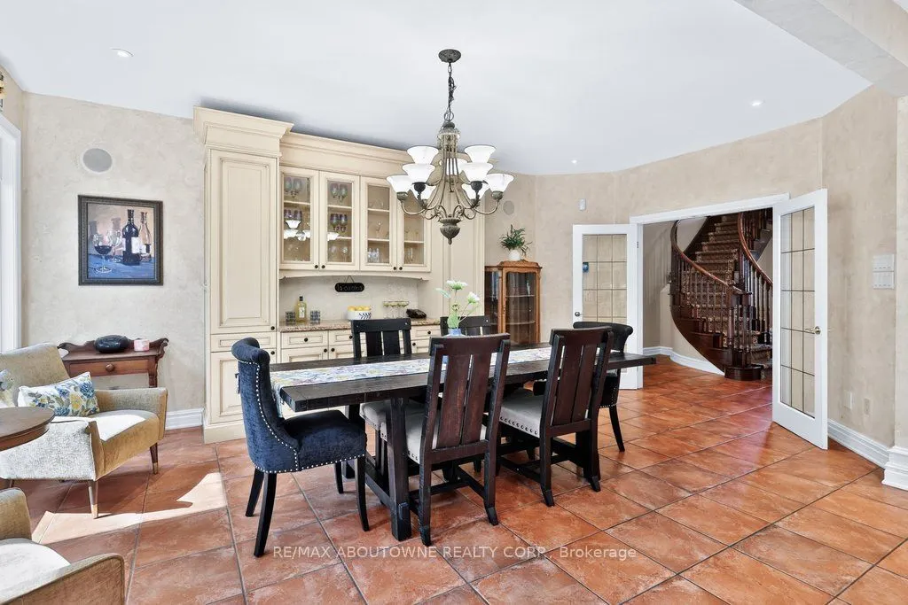 324 Oakridge Court