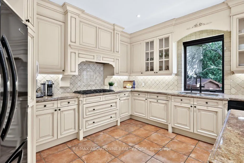 324 Oakridge Court