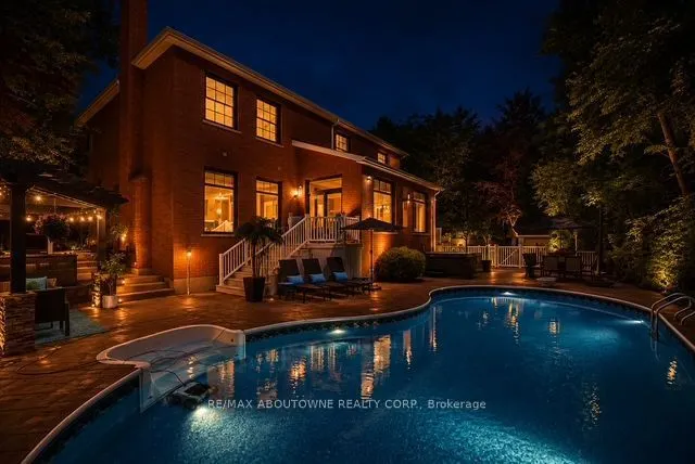324 Oakridge Court